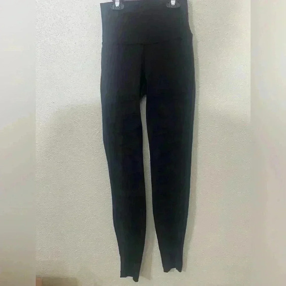 Lululemon Wunder Under Pant (Hi-Rise) (Tech Mesh) Very Gently Worn
Black Size 2 - Picture 5 of 10